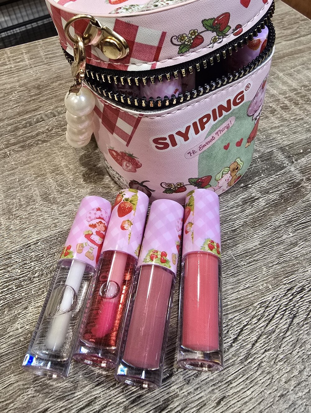 Strawberry Shortcake Lip Gloss Set & Cosmetic Case